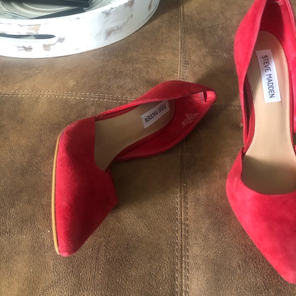 Red heels - Picture 2 of 4